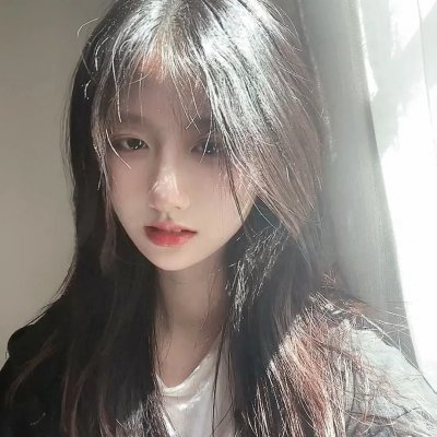 戴金色面具的男子